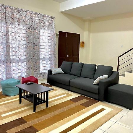 Spacious Cozy Lakeville Homestay 4 Bedrooms All With Aircond Seri Iskandar Exterior photo