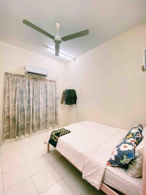 Spacious Cozy Lakeville Homestay 4 Bedrooms All With Aircond Seri Iskandar Exterior photo