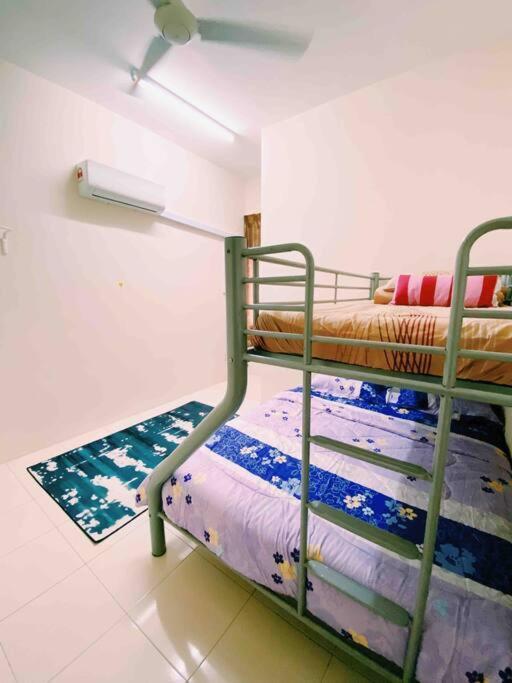 Spacious Cozy Lakeville Homestay 4 Bedrooms All With Aircond Seri Iskandar Exterior photo