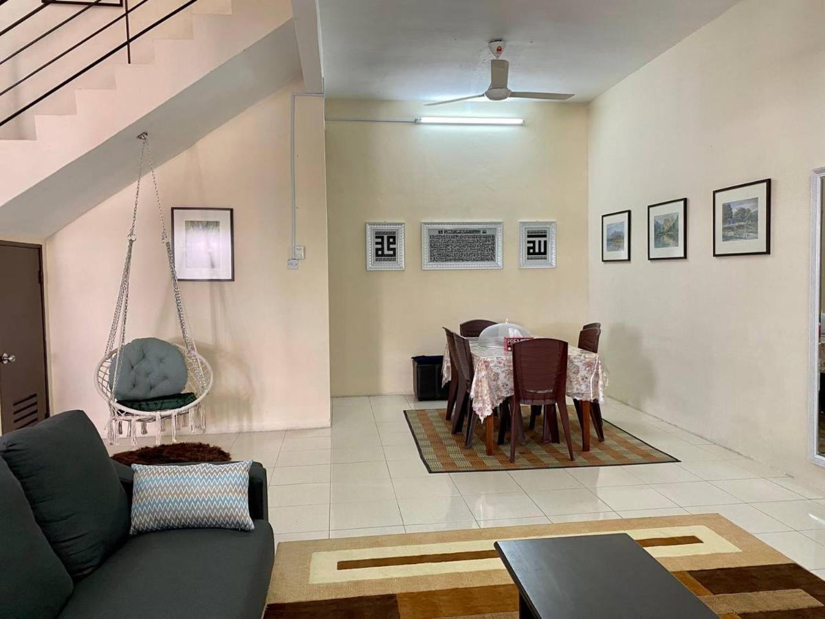 Spacious Cozy Lakeville Homestay 4 Bedrooms All With Aircond Seri Iskandar Exterior photo
