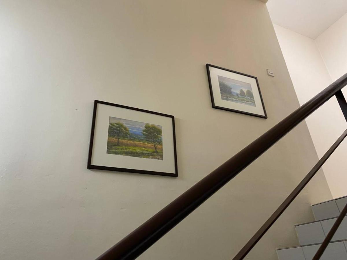 Spacious Cozy Lakeville Homestay 4 Bedrooms All With Aircond Seri Iskandar Exterior photo
