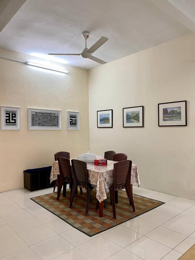 Spacious Cozy Lakeville Homestay 4 Bedrooms All With Aircond Seri Iskandar Exterior photo